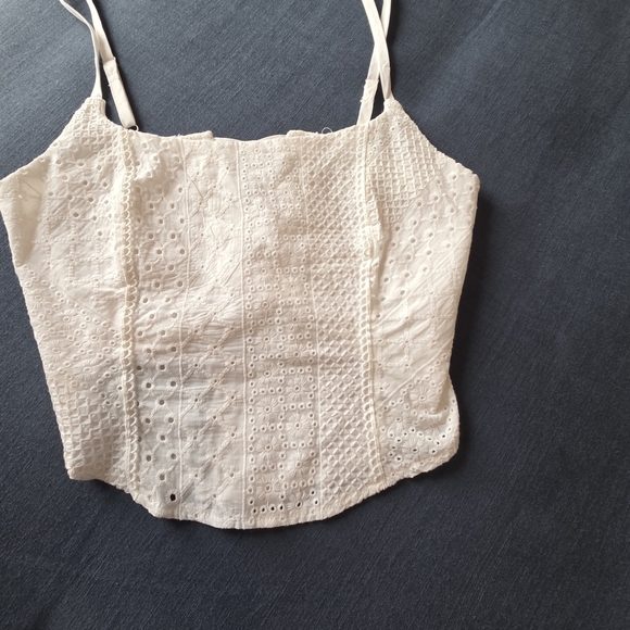 Chic White Eyelet Camisole Top - Picture 3 of 5